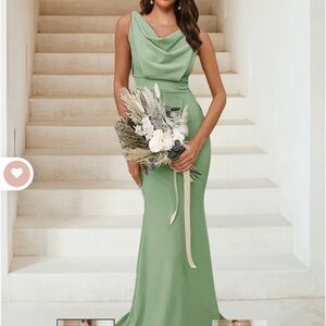 Elegant Green Sleeveless Gown